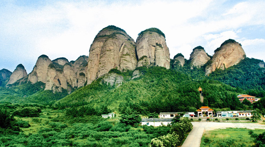 4.小武當山 典型丹霞地貌,風景媲美武當山.