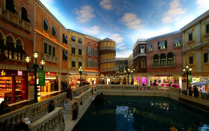 氹仔望德圣母湾大马路威尼斯人度假村酒店内 推荐:澳门兰桂坊酒吧街