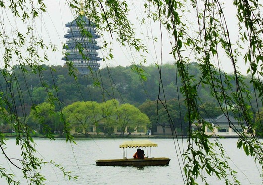 苏堤 苏堤春晓俗称苏公堤,为西湖十景之首